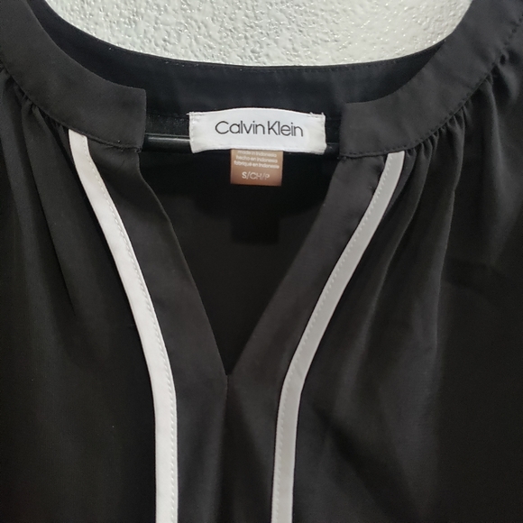 Calvin Klein sleeveless blouse - Picture 3 of 3